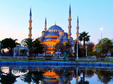 3-Visit-some-of-the-most-beautiful-mosques-Istanbul-has-to-offer.-Photo-by-paradiseintheworld.com_